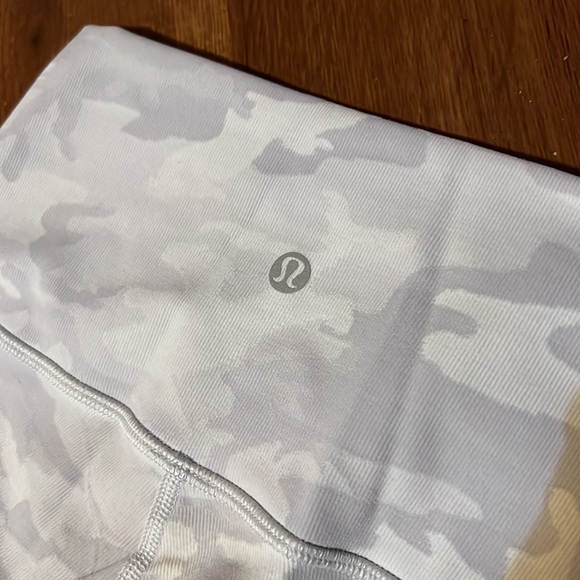 Lululemon Wunder Unders - Picture 4 of 4